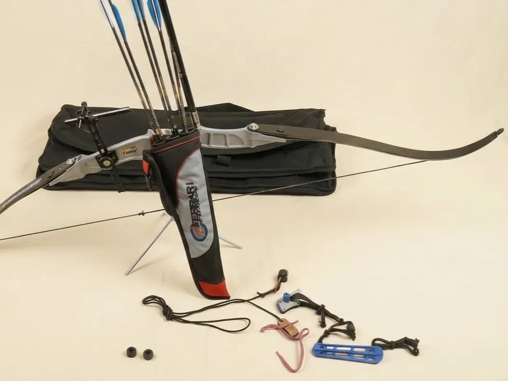 Equipo ILF Arco Kap 68" Diestro + Limbs SF Neo #24 + Accesorios Cartel & Easton
